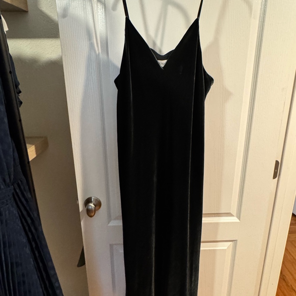Elegant Dark Green Velvet Dress